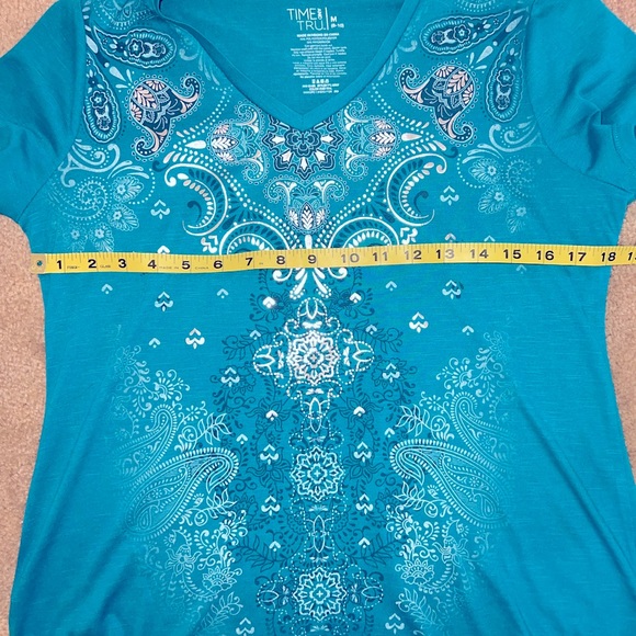 Turquoise Tee with Silver Metallic Details - Picture 3 of 4